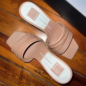 Priana heels in cafe Stella